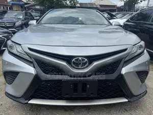 Toyota Camry 2018 Silver