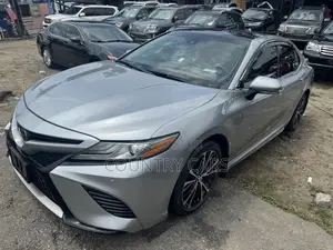 Toyota Camry 2018 Silver