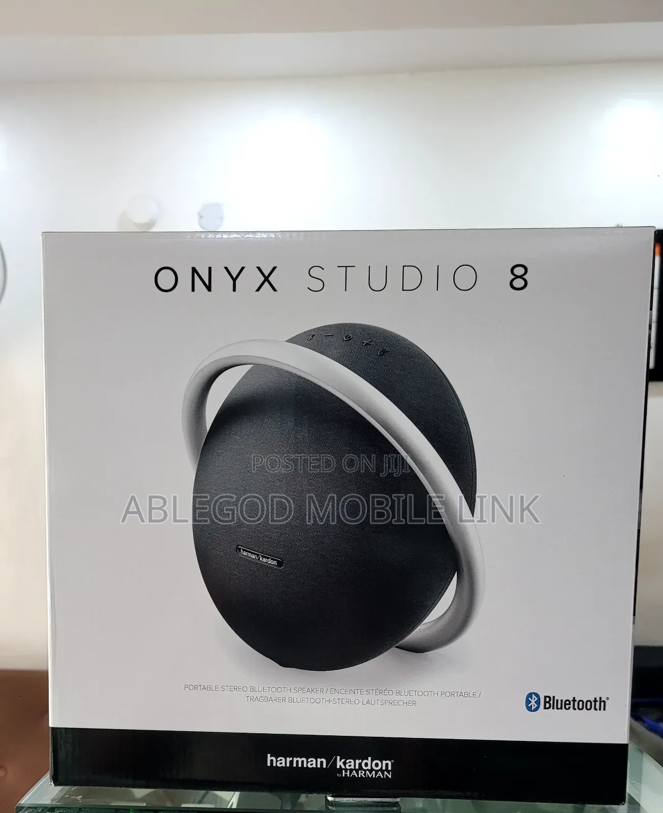 Onyx Studio 8