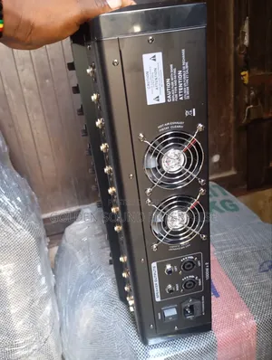 Professional Yamaha Powered Mixer 8 Channel