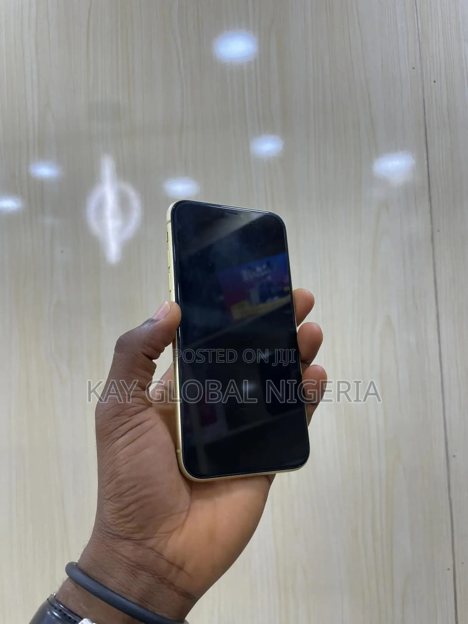 Apple iPhone 11 64 GB Yellow