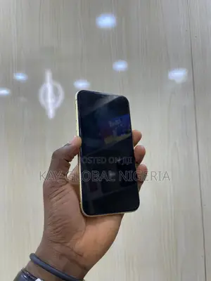 Apple iPhone 11 64 GB Yellow
