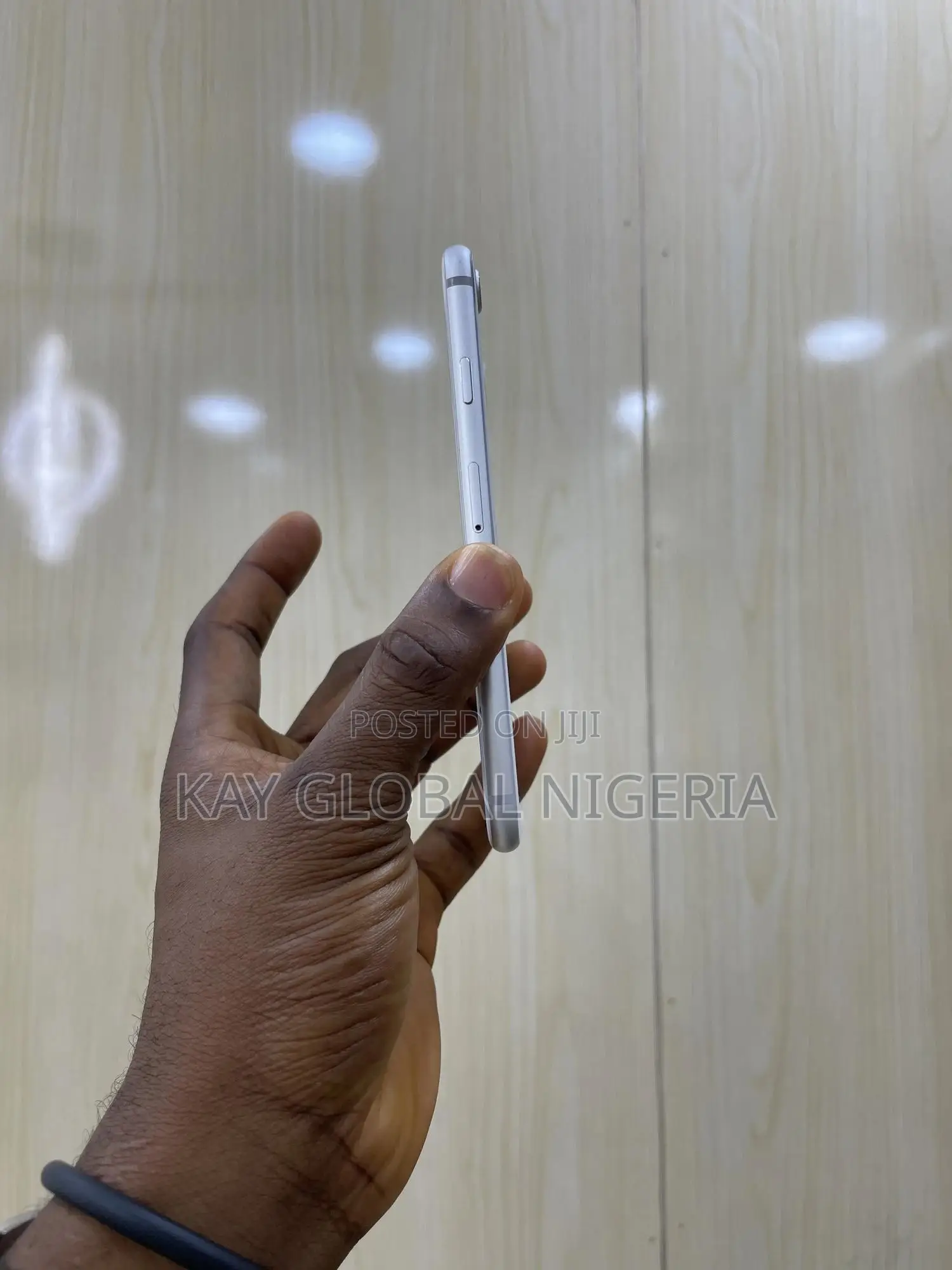 Apple iPhone 8 64 GB White
