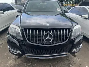 Mercedes-Benz GLK-Class Base GLK 350 4dr AWD 4MATIC (3.5L 6cyl 7A) 2015