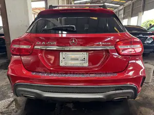 Mercedes-Benz GLA 250 2015 Red