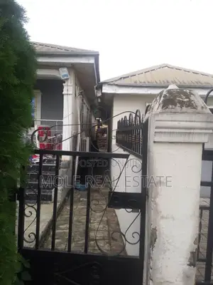 3 Bedroom Flat in a Mini Estate Hotel Bustop