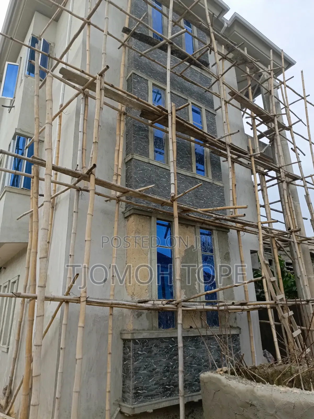 A Builder,Layout,Uncompleted Building,Roofing,Interior Desig