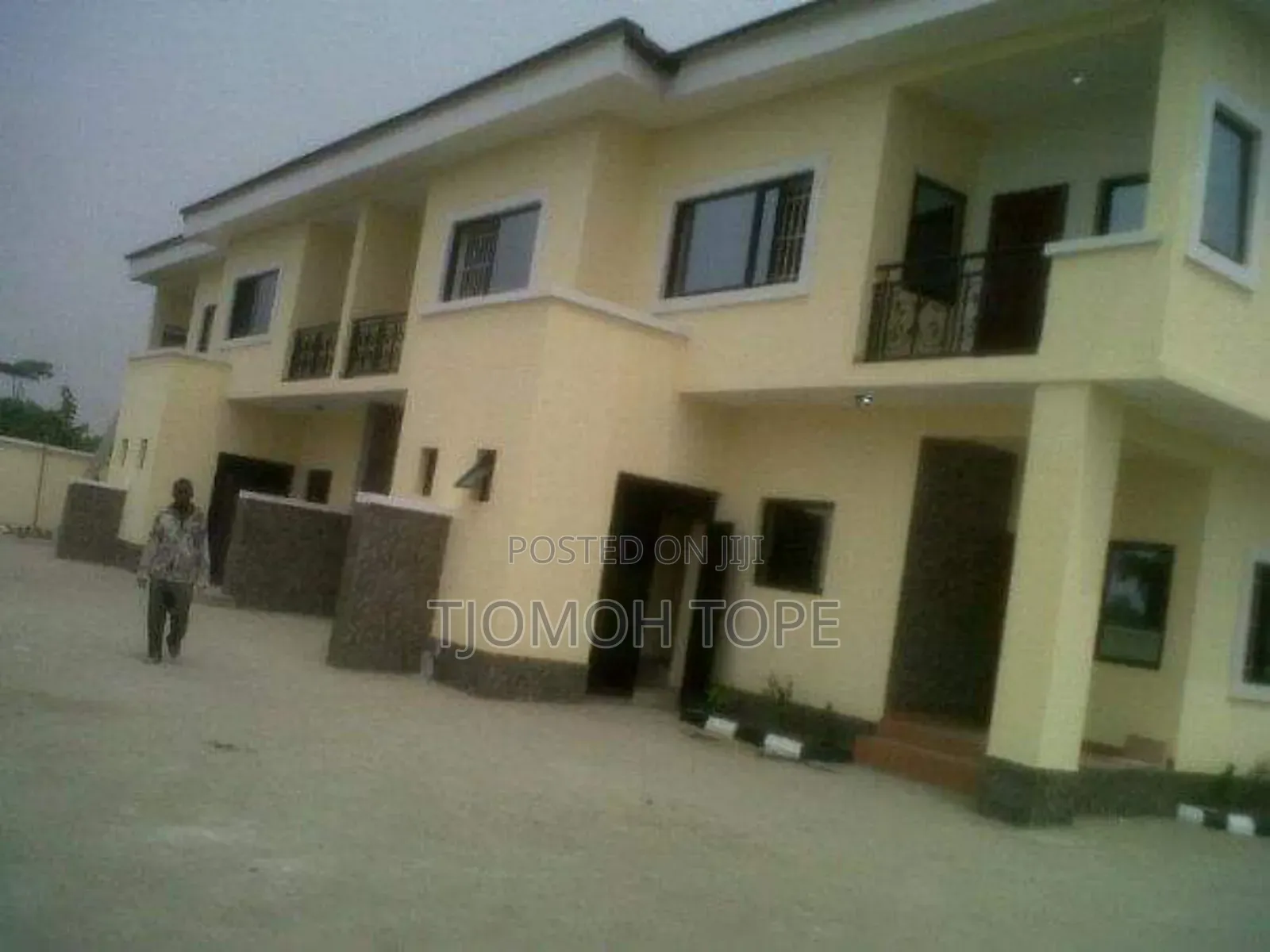 A Builder,Layout,Uncompleted Building,Roofing,Interior Desig