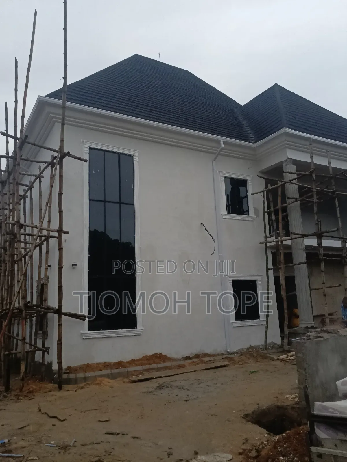 A Builder,Layout,Uncompleted Building,Roofing,Interior Desig