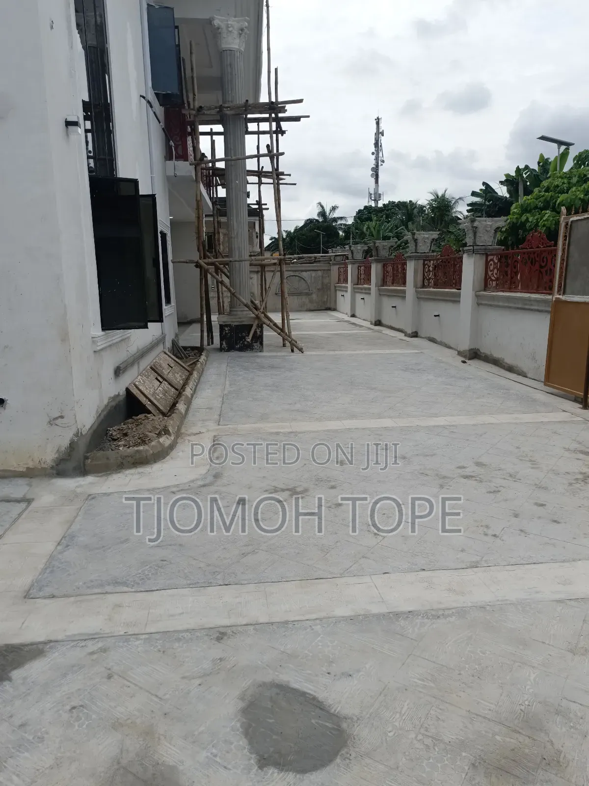 A Builder,Layout,Uncompleted Building,Roofing,Interior Desig