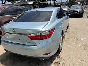 Lexus ES 350 FWD 2014