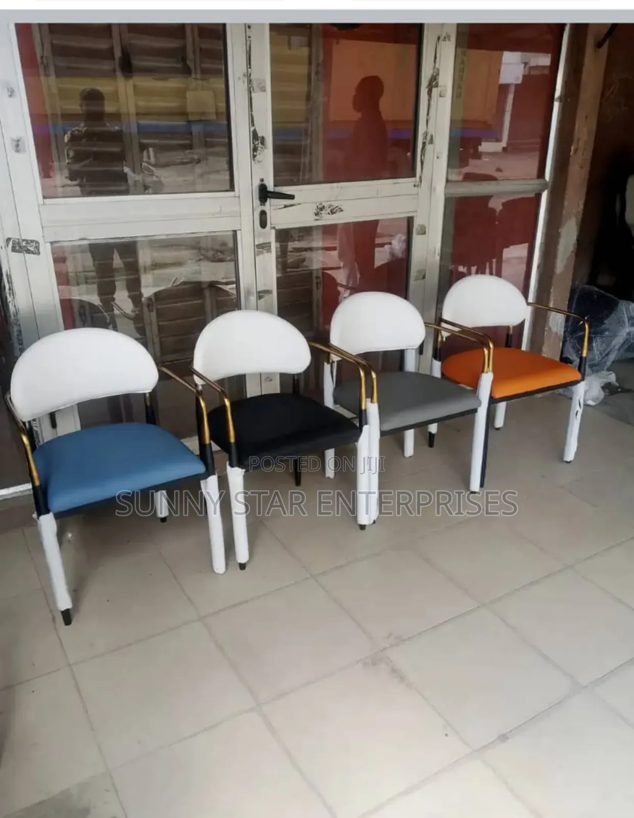 Quality Executive Chair for Restaurants, Bars and Dinning