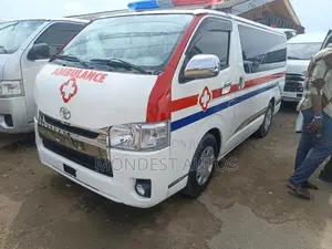Toyota Grand HiAce 2016 White