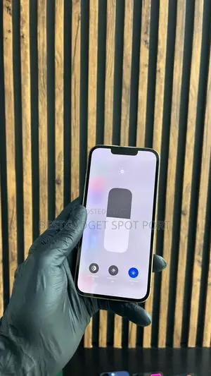 Photo - Apple iPhone 13 Pro 256 GB Gold