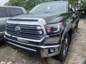 Toyota Tundra 1794 5.7L V8 4x4 CrewMax 5.6 ft. box 145.7 in. WB 2018