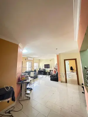 4bdrm Duplex in Victoria Garden for sale