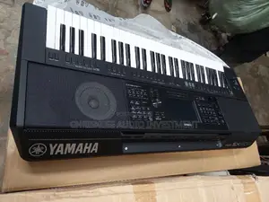 Yamaha Psr SX900 Keyboard With Adapter