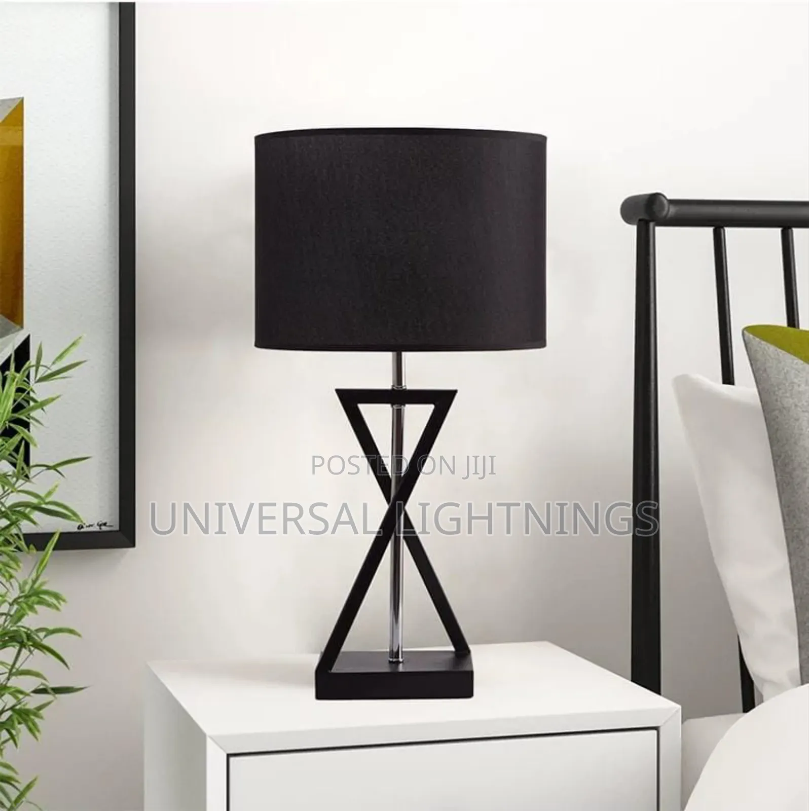Universal Lightning Bedside/Table T
