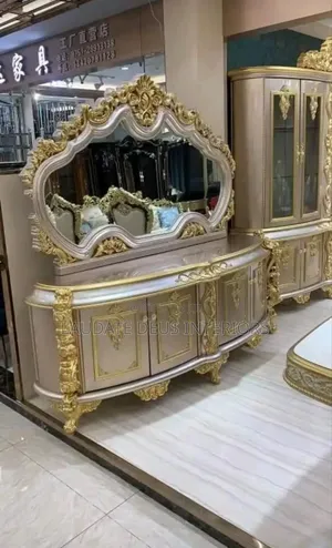 Exquisite Contemporary Royal Mirror Console