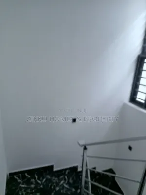 4bdrm Duplex in Ikota for sale