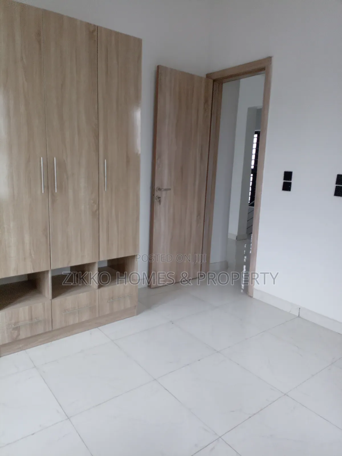 4bdrm Duplex in Ikota for sale