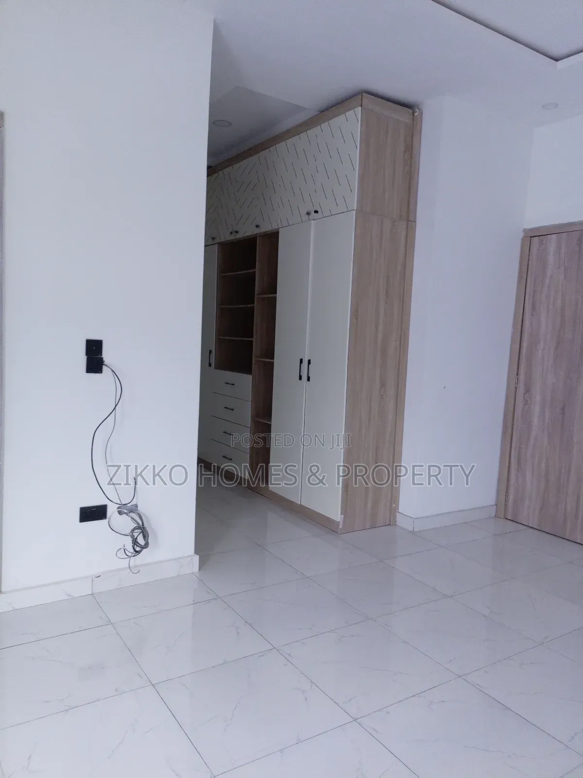 4bdrm Duplex in Ikota for sale