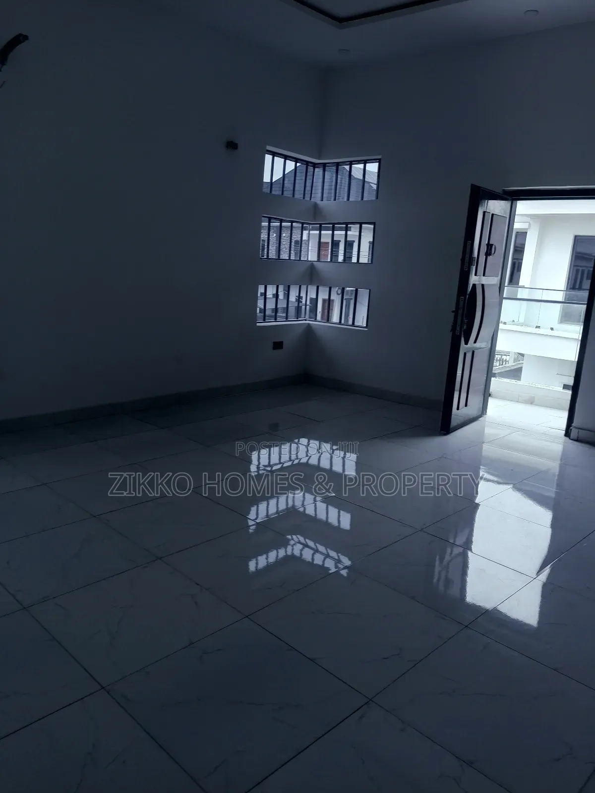 4bdrm Duplex in Ikota for sale