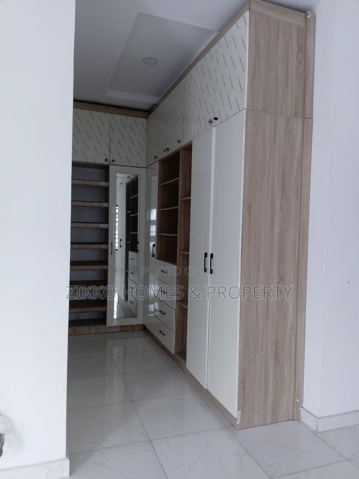 4bdrm Duplex in Ikota for sale
