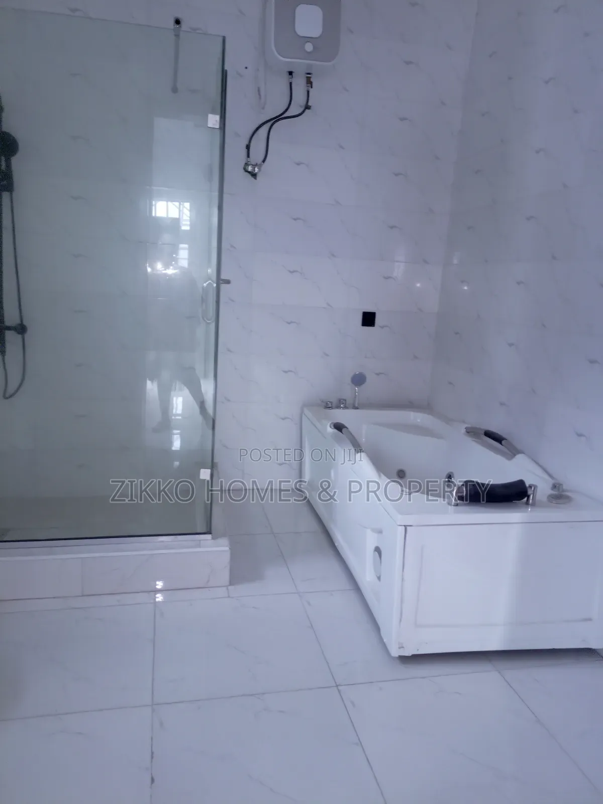 4bdrm Duplex in Ikota for sale