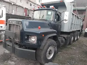 Mack Tipper 12tyres 10bolts 2004 Grey
