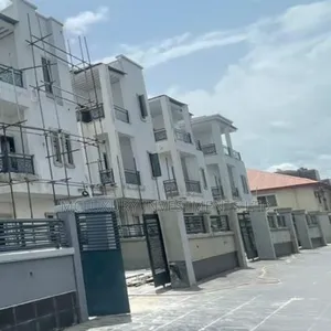 5bdrm Duplex in Gra, Amuwo-Odofin for sale