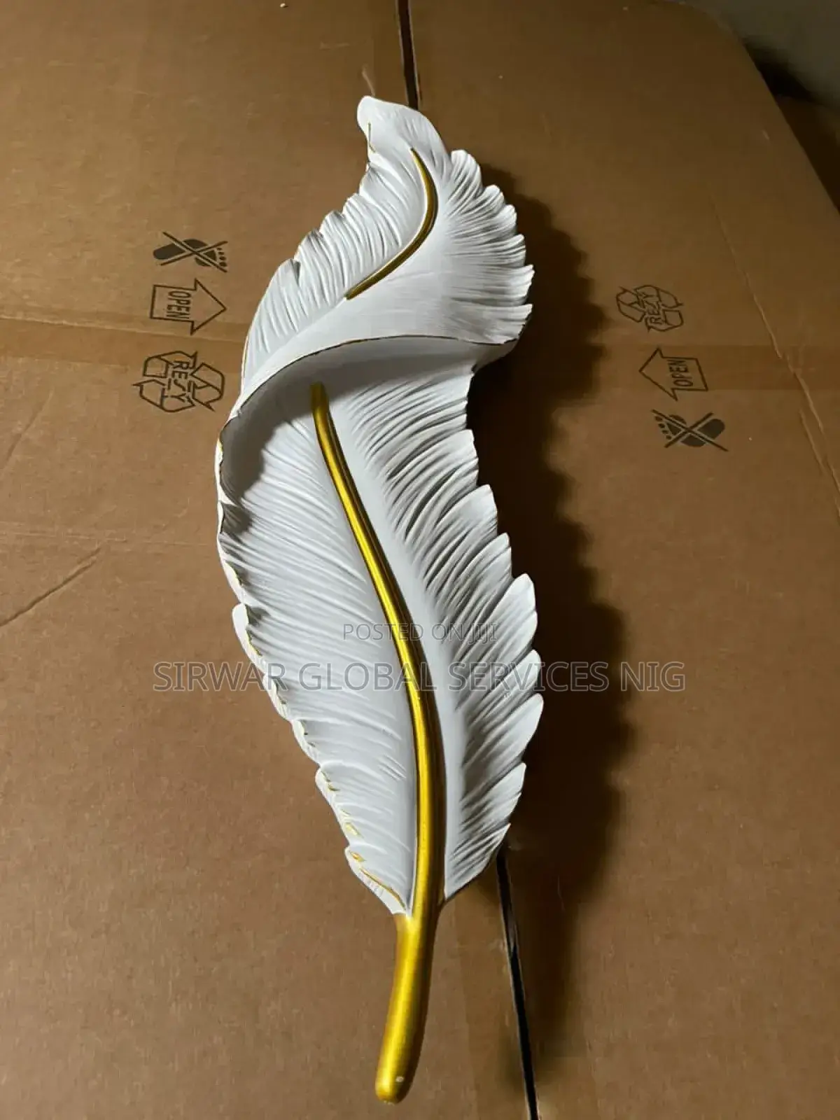 Ceramic Leaf Wall Bracket
