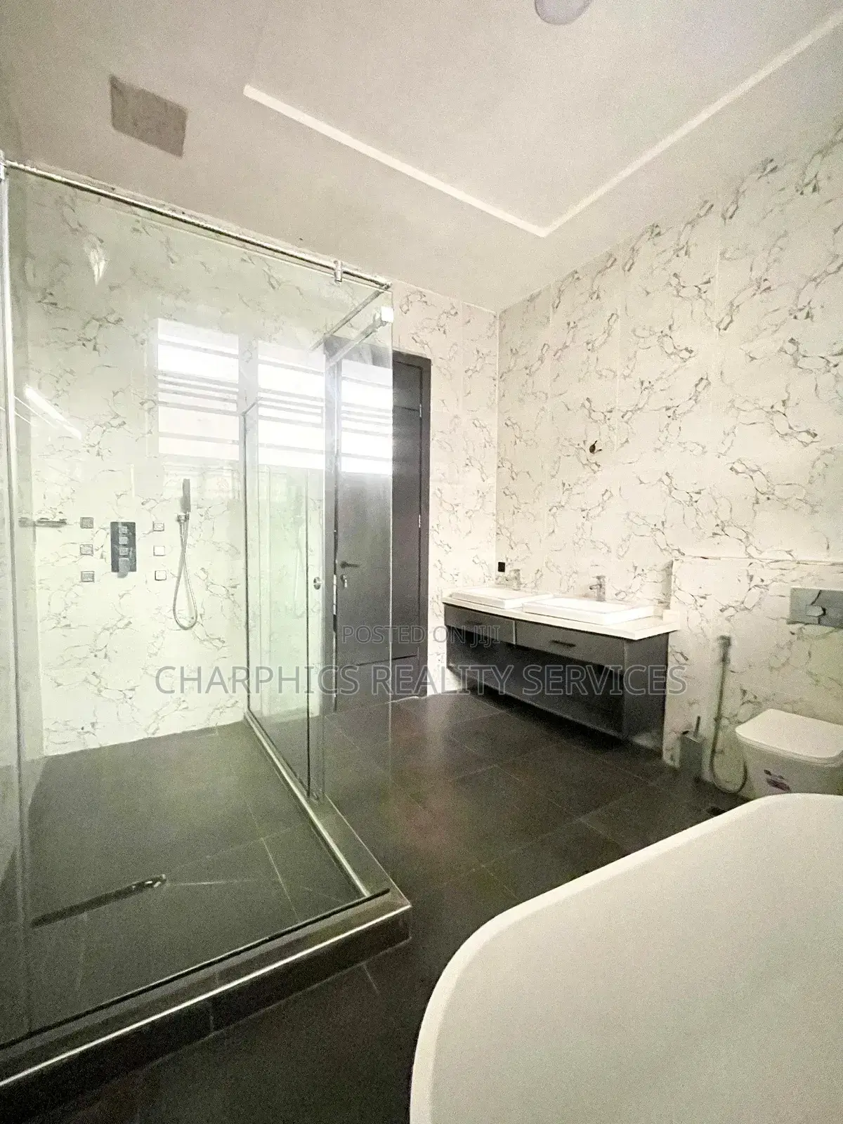 5bdrm Duplex in Ikate for sale