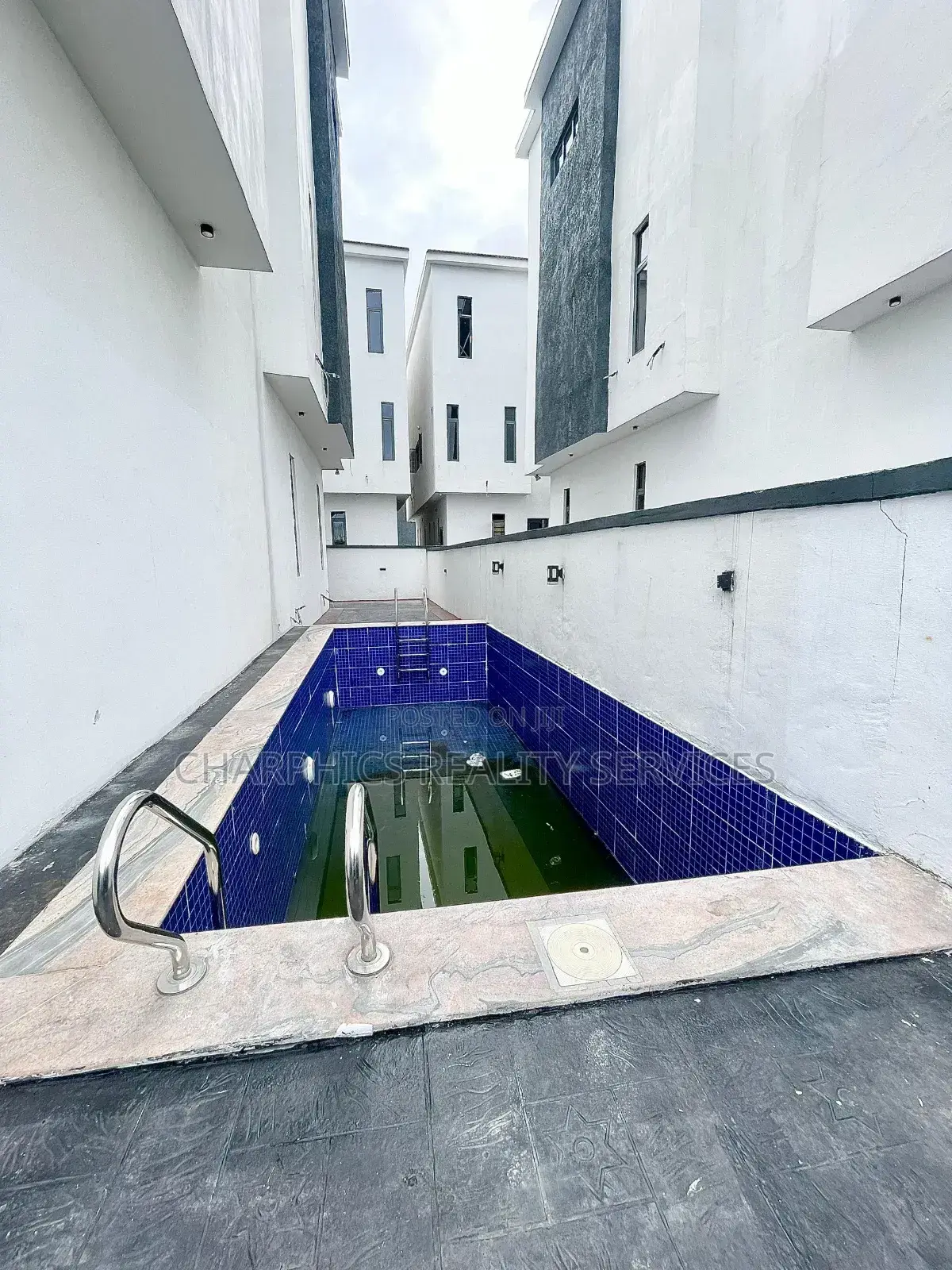 5bdrm Duplex in Ikate for sale