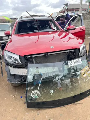Mercedes Glc300 2016 Windscreen Glass Installation