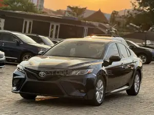 Toyota Camry SE FWD (2.5L 4cyl 8AM) 2018 Burgundy