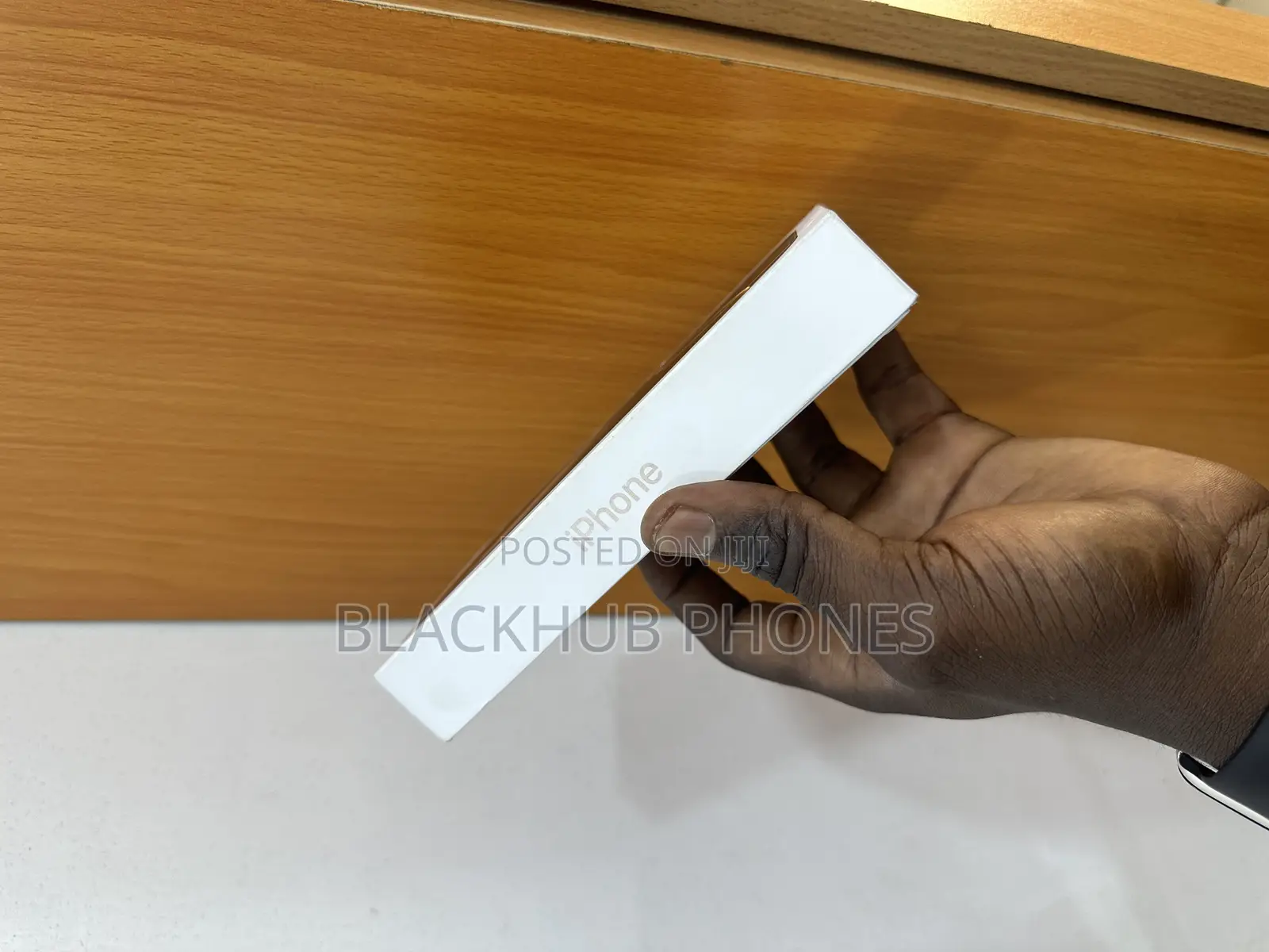 New Apple iPhone 16 Pro 128 GB Gold