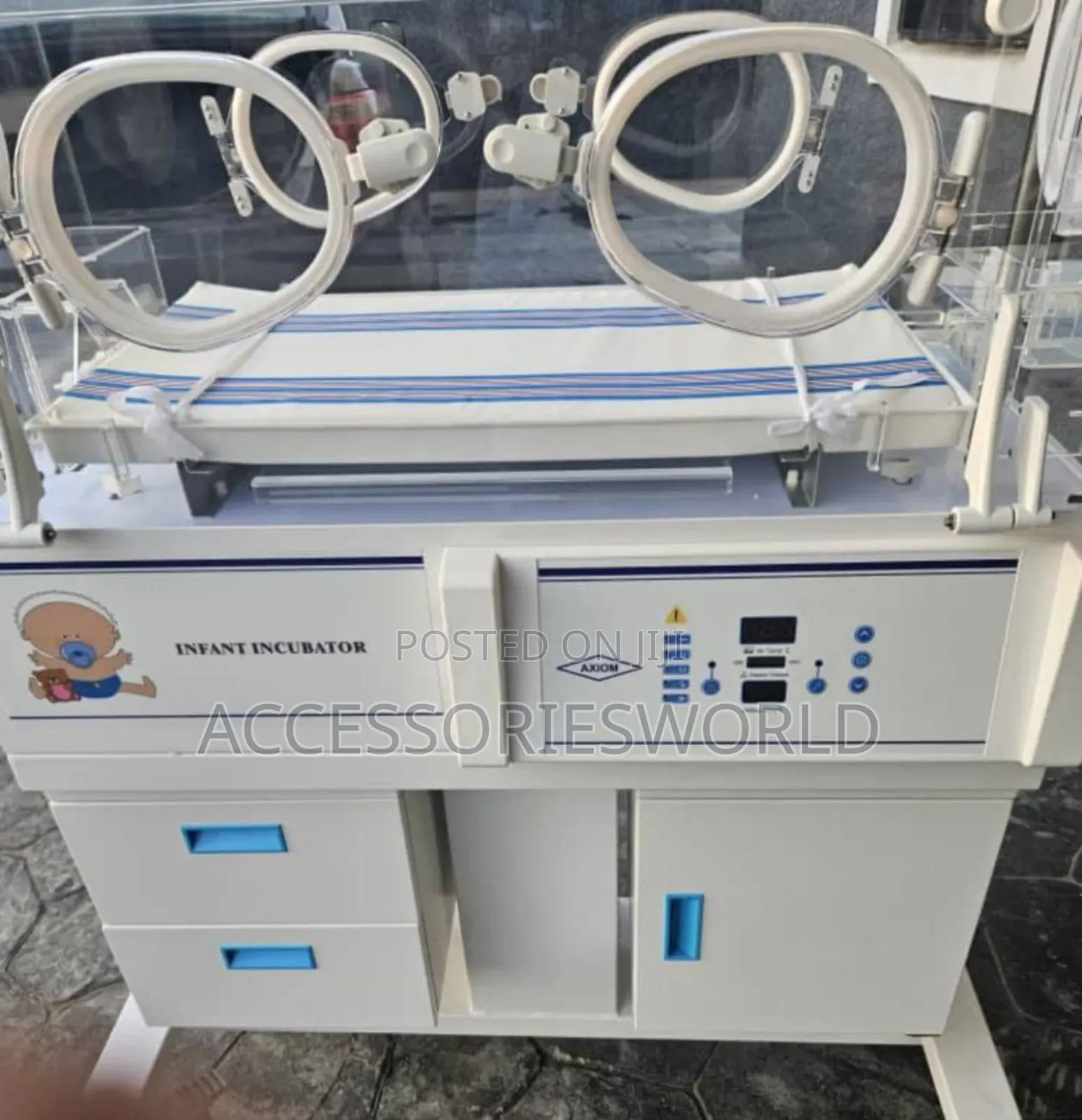 Infant Incubator With 3 Drawers