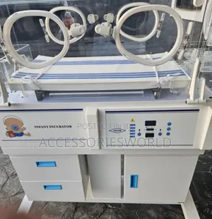 Infant Incubator With 3 Drawers