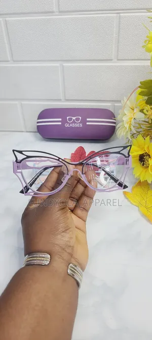 Female Extra Clear Eyeglass/Frame