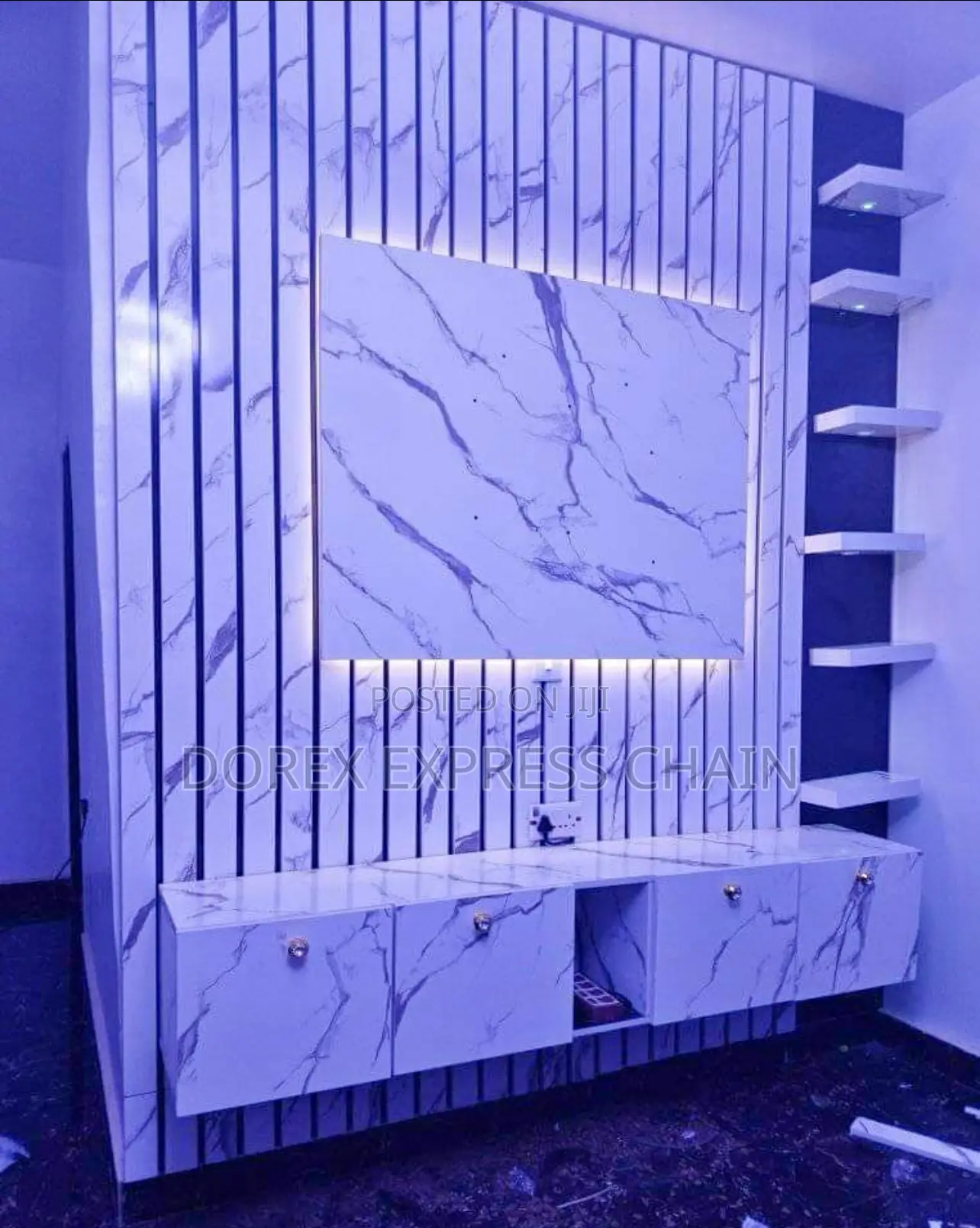 Velvety Wall Crawling and Console