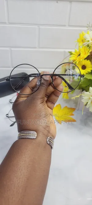 Round Extra Clear Eyeglass