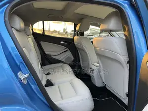 Mercedes-Benz GLA 250 2015 Blue