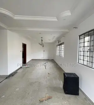 8bdrm Apartment in Lekki Phase 1 for rent