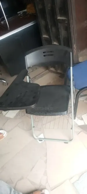 Foldable Chair With Writing Pad