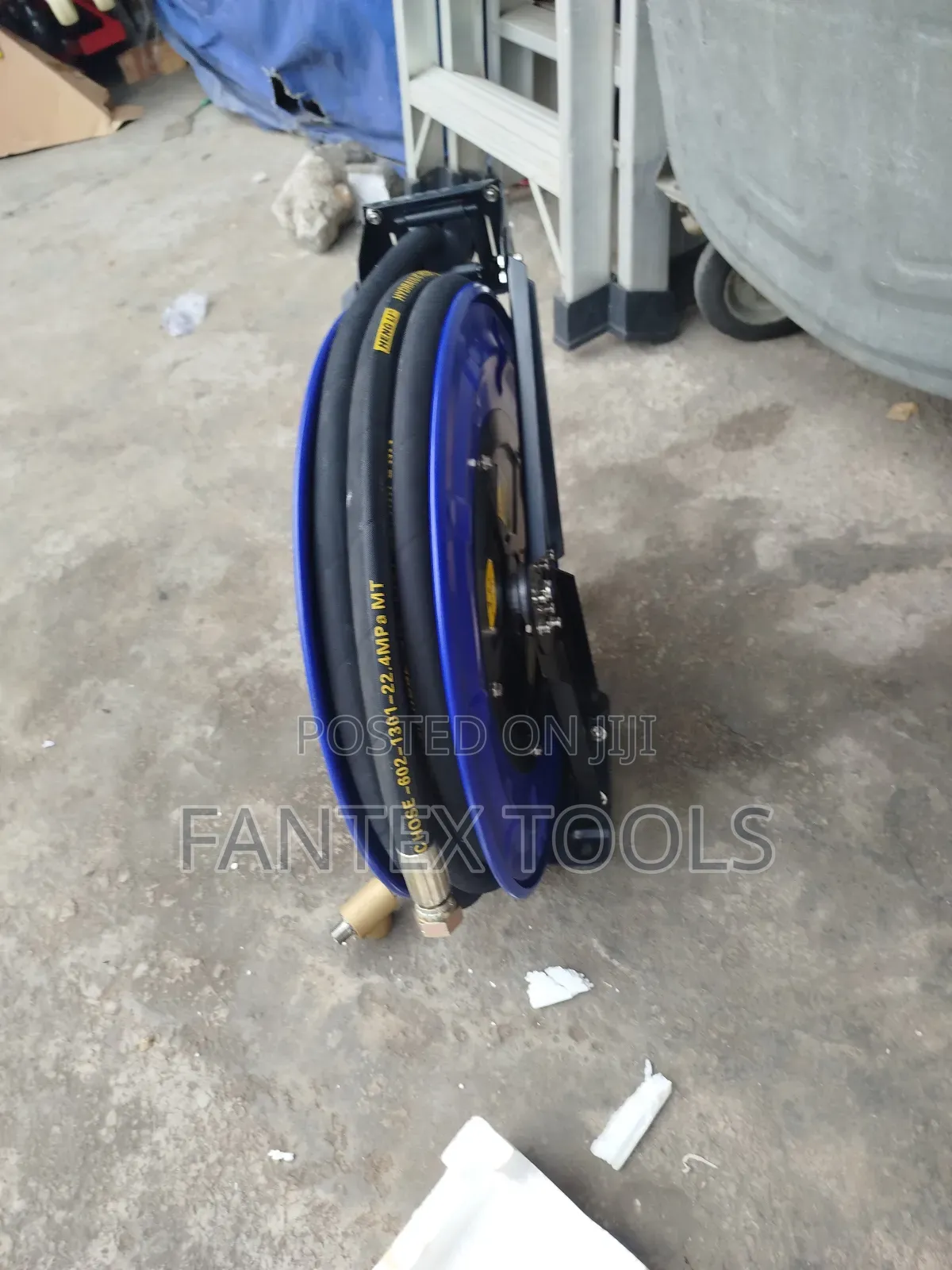 Grease Hose Reel .