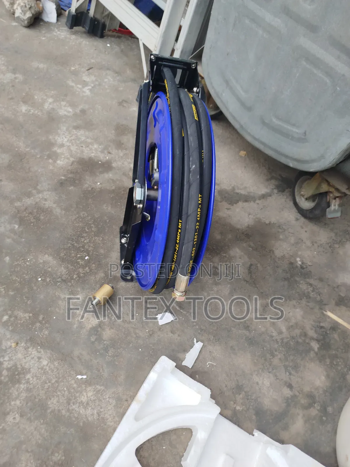Grease Hose Reel .
