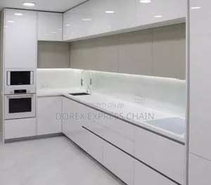 Luxury Kitchen Craftsmanship: Glossy Options.