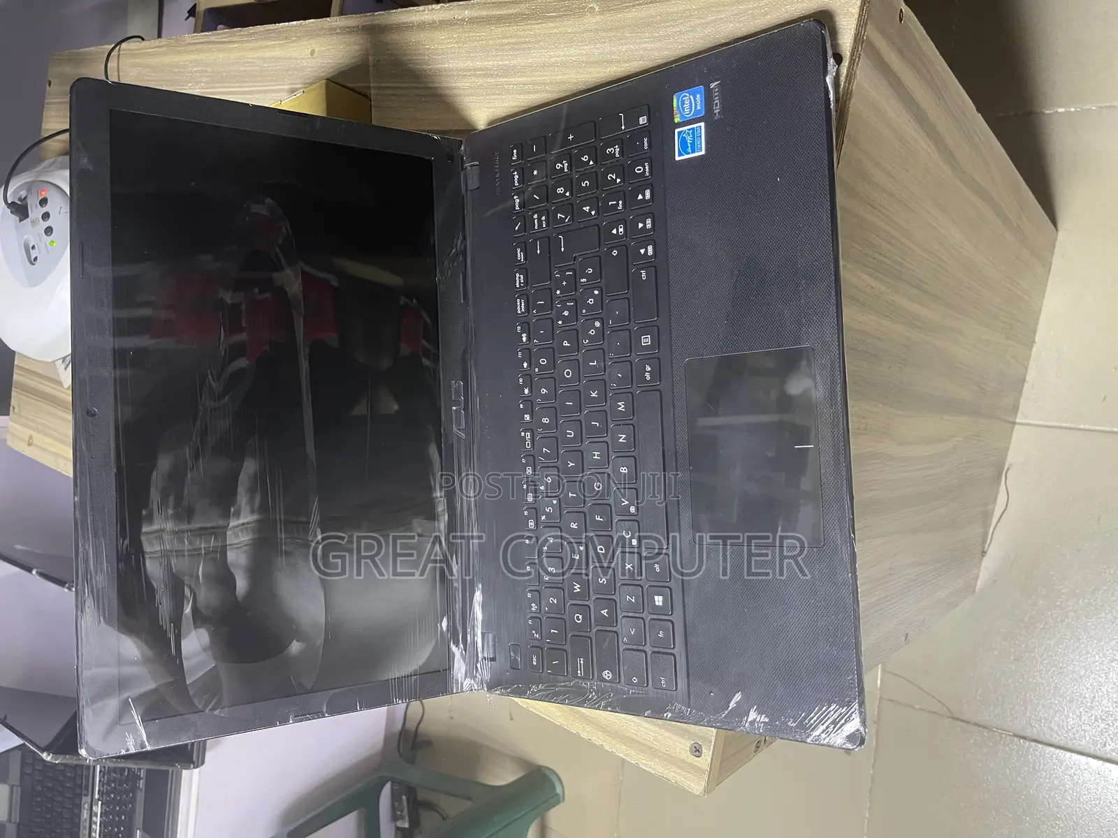New Laptop Asus Eee PC 1011CX 4GB Intel SSD 256GB