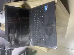 New Laptop Asus Eee PC 1011CX 4GB Intel SSD 256GB